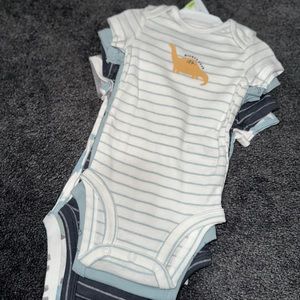 NWOT Baby’s Dinosaur Onesie 4 Pack Set